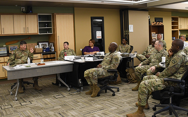 35th ID commander speaks to KM class