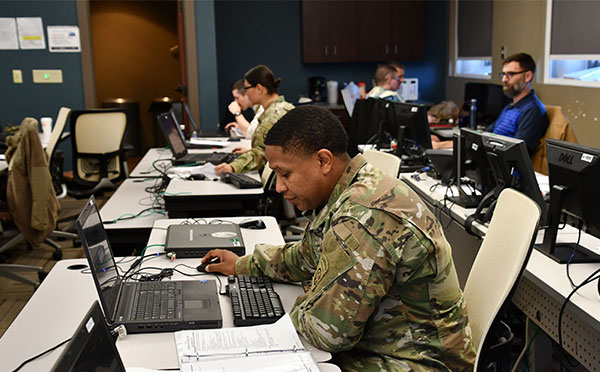 Soldiers learn Command Post Computing Environment skills