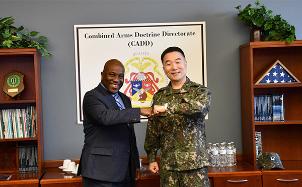 ROK army doctrine director visits CADD